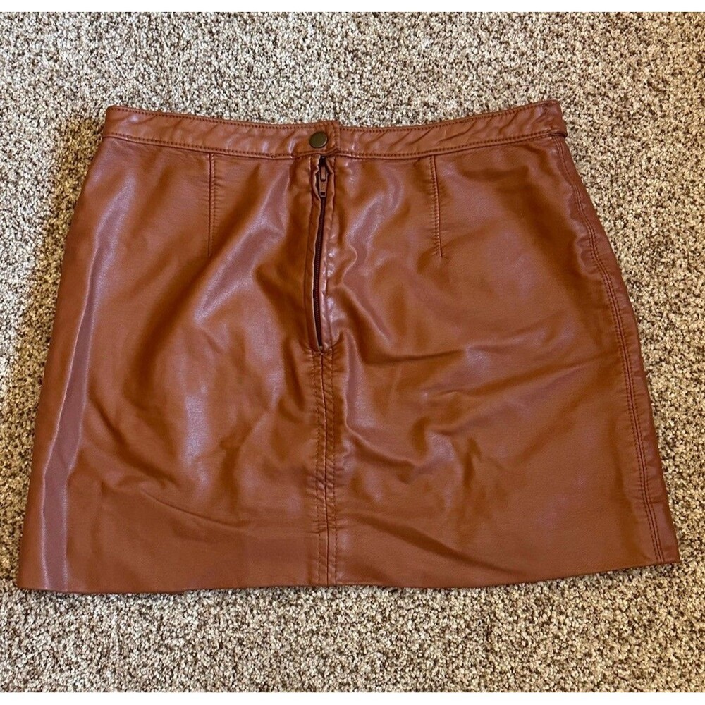 Free People faux leather mini skirt brown Sz. 8 front zipper slit buckle details - Picture 5 of 12
